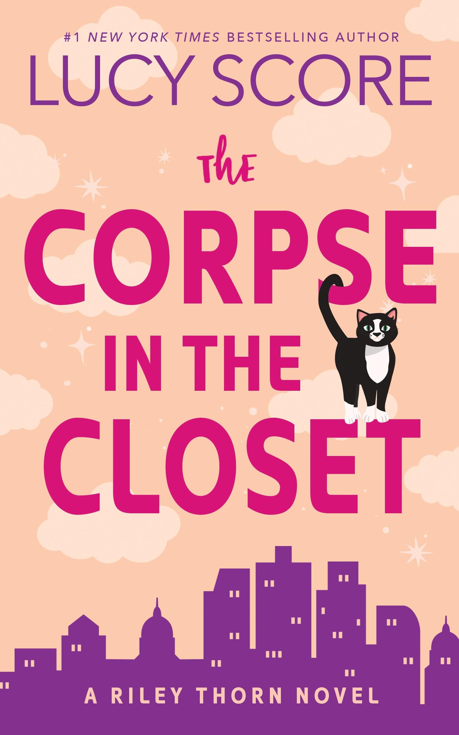 Lucy Score The Corpse In The Closet, A Paranormal Murder Mystery & Contemporary Romance (Riley Thorn Book 2)
