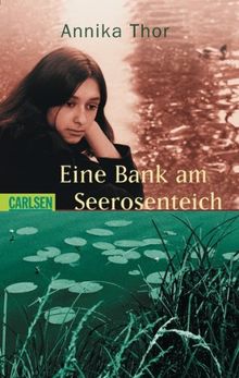 Eine Bank am Seerosenteich