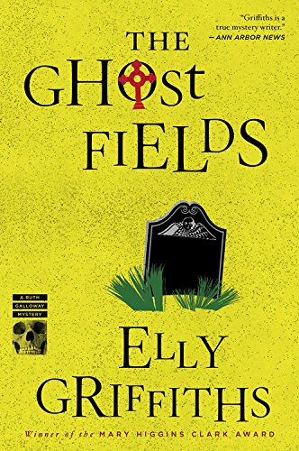The Ghost Fields (Ruth Galloway Mystery)