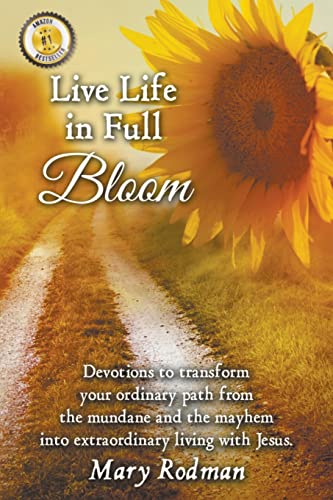 Live Life in Full Bloom: Devotions to transform your ordinary path from the mundane and the mayhem into extraordinary living with Christ.: Devotions ... Jesus (Bloom Daily Devotional Series, Band 2)
