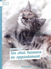 Un chat heureux en appartement