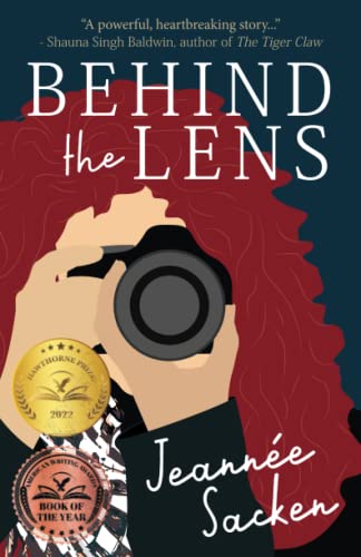 Behind the Lens (The Annie Hawkins Green series, Band 1)