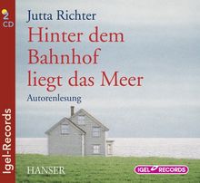 Hinter dem Bahnhof liegt das Meer