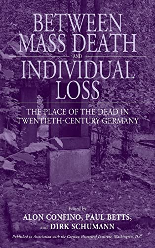Between Mass Death and Individual Loss: The Place of the Dead in Twentieth-Century Germany (Studies in German History, Band 7)