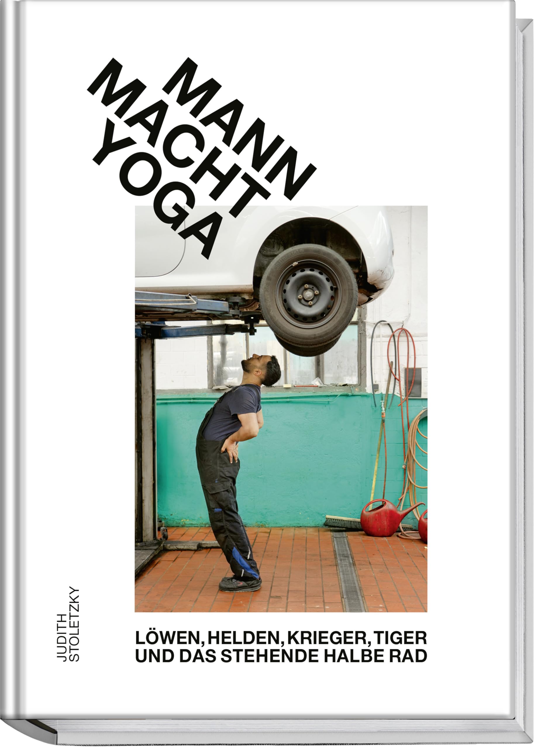 Mann macht Yoga - Löwen, Helden, Krieger, Tiger und das stehende halbe Rad