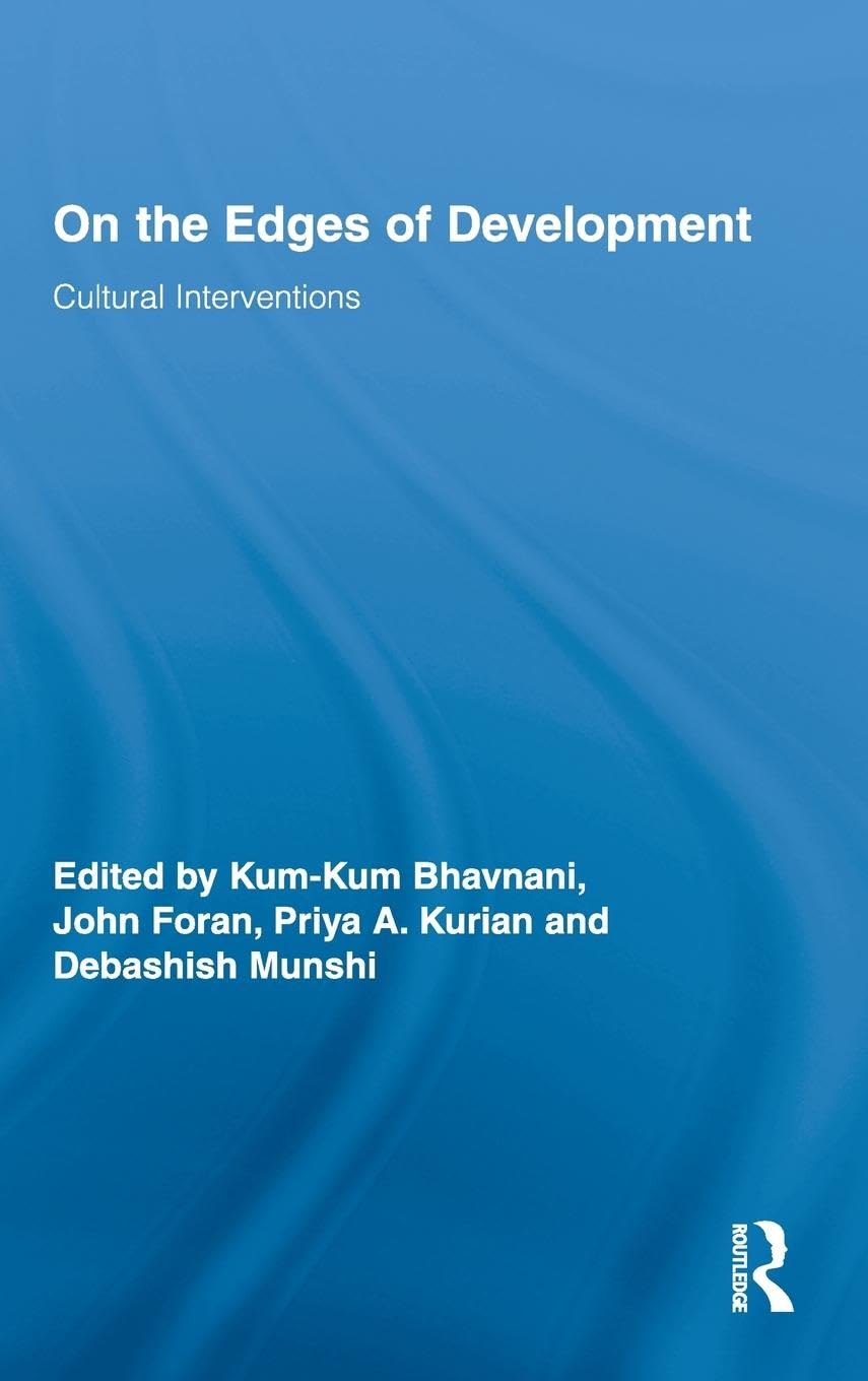 On the Edges of Development: Cultural Interventions (Routledge Studies in Development and Society, 18, Band 18)