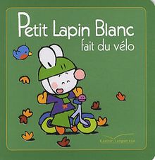 Petit Lapin blanc fait du vélo