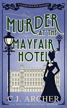 Murder at the Mayfair Hotel: A Christmas Mystery (Cleopatra Fox Mysteries, Band 1)