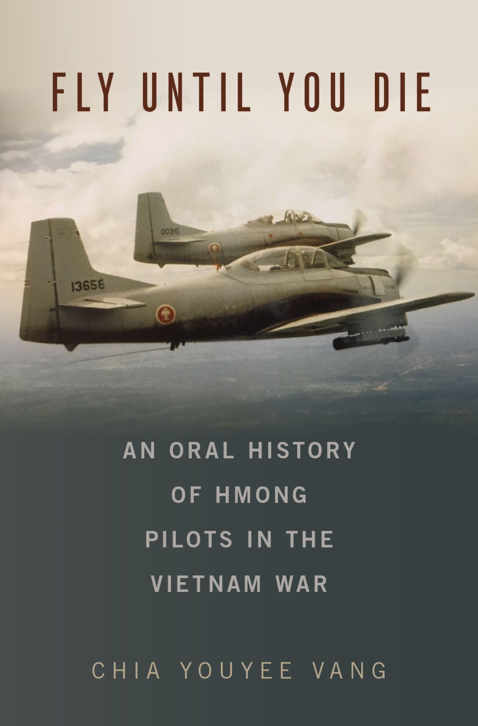 FLY UNTIL YOU DIE ORALHIS C: An Oral History of Hmong Pilots in the Vietnam War (Oxford Oral History Series)