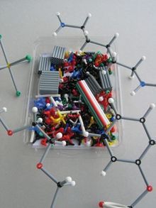 ORBIT Molekülbaukasten Chemie: Profi-Set mit 460 Teilen und farbigem Booklet