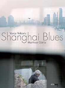 Shanghai Blues: 20 Fotoarbeiten von Vanja Vukovic aus Shanghai-Serie 'Plastic Invader' und die Erzählung 'Shanghai Blues' von Matthias Göritz.