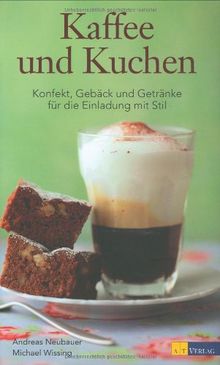 Kaffee und Kuchen: Konfekt, Gebäck und Getränke für die Einladung am Nachmittag