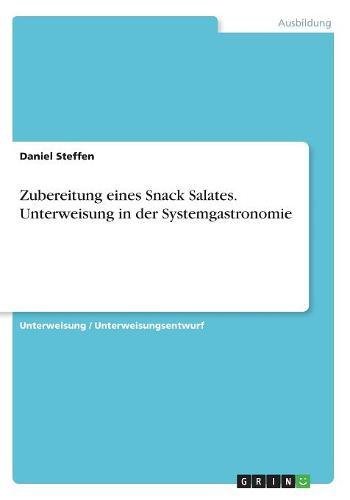 Zubereitung eines Snack Salates. Unterweisung in der Systemgastronomie