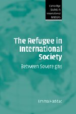 The Refugee in International Society: Between Sovereigns (Cambridge Studies in International Relations, Band 106)