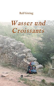 Wasser und Croissants