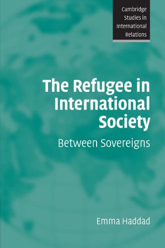The Refugee in International Society: Between Sovereigns (Cambridge Studies in International Relations, Band 106)