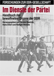 Im Dienste der Partei: Handbuch der bewaffneten Organe der DDR