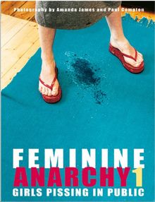Feminine Anarchy 1: Girls Pissing In Public von Compton, Paul | Buch | Zustand sehr gut